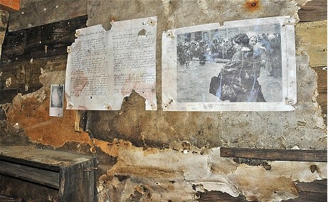 The documents pinned on the wall of the Punta Linke tunnel.
