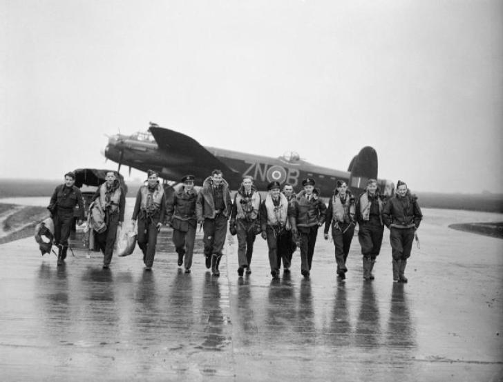 Aircrew_of_No._106_Squadron_photographed_in_front_of_a_Lancaster_at_Syerston_Nottinghamshire_on_the_morning_after_the_raids_on_Genoa_22-23_October_1942._CH17504