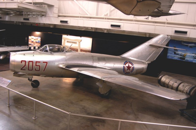 [Imagen: MiG-15_USAF-640x426.jpg]