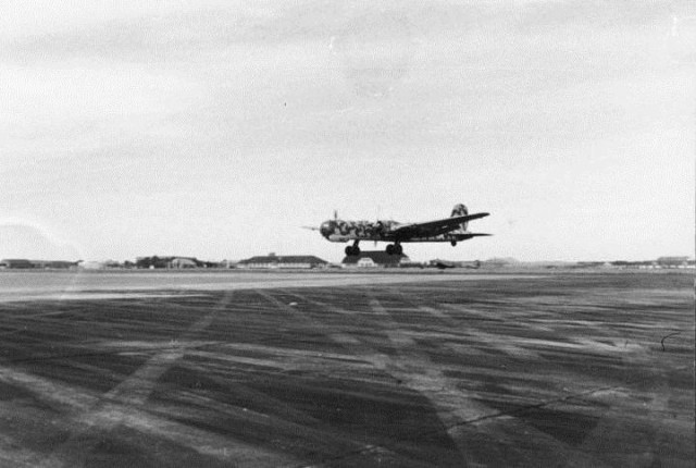 A He 177 taking off for a sortie, 1944. By Bundesarchiv – CC BY-SA 3.0 de
