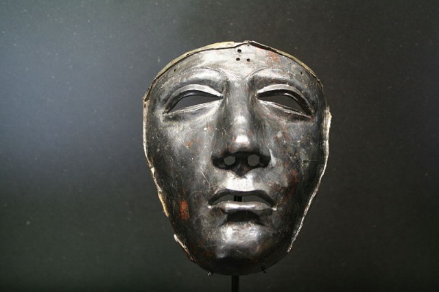 Roman Imperial Facemask found at the suspected site of the battle. Photo by Einsamer Schütze, from commons.wikimedia.org