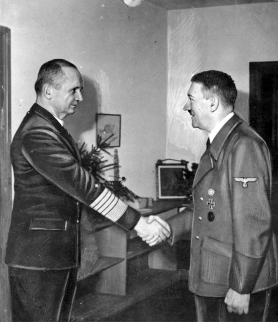 Bundesarchiv_Bild_183-V00538-3,_Karl_Dönitz,_Adolf_Hitler