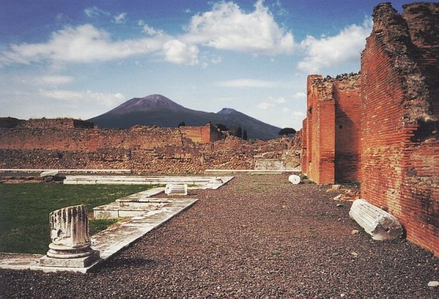 A view of Vesuvius, much different than it was during the Spartacus revolt.