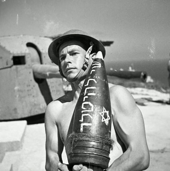 A member of the Jewish Brigade under British Army whith. On the shell is written: A Gift for Hitler