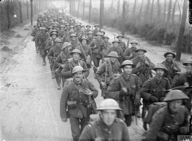Men of the 10th (Service) Battalion, Royal Fusiliers (City of London Regiment) marching to the trenches, St Pol (Saint-Pol-sur-Ternoise), France, November 1916. © IWM (Q 1607).