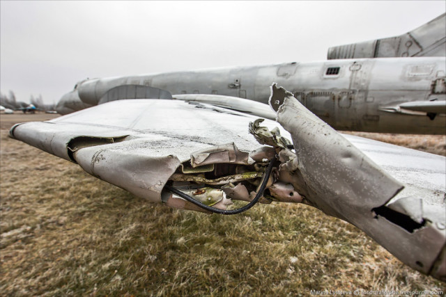 Through the 1980s, units armed with the Tu-128 converted to the Mikoyan MiG-31.