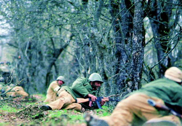 Armenian soldiers in Karabakh, early 1990s. By Armdesant - CC BY-SA 3.0, 