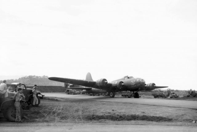 B-17 carried Gen MacArthur to observe a parachute invasion of Nadzab September 5, 1943. Bomber belonged to the 43rd Bomb Group 63rd Bomb Squadron [Via].