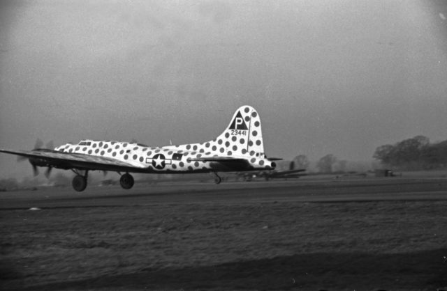 B-17F Flying Fortress aircraft 'Spotted Cow', assembly ship of 384th Bomber Group, 547th Bomber Squadron, based in RAF Grafton Underwood, Northamptonshire, England, UK, 1943 [Via].