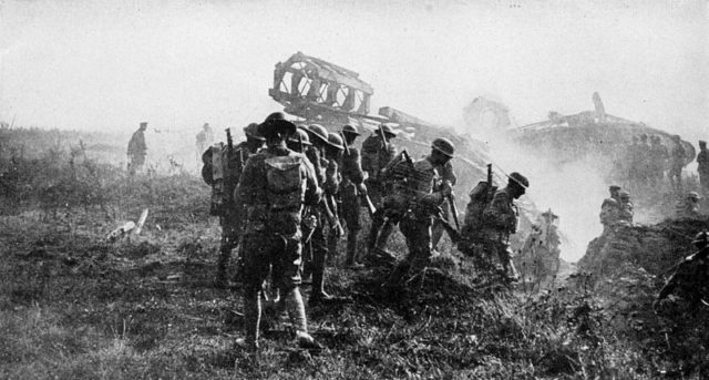 American soldiers on their way to the Hindenburg Line. Wikimedia Commons / Public Domain.