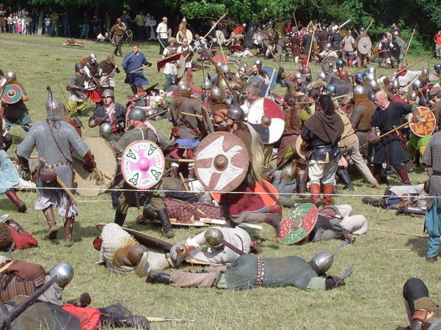 Viking Battle re-enactment in Denmark, 2005. Wikipedia / Tone / CC BY-SA 3.0