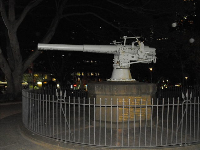 A 10.5 cm/40 SK L/40 naval gun from the German cruiser Emden, on display as part of a war memorial in Hyde Park, Sydney. Wikimedia Commons / Saberwyn / CC BY-SA 3.0