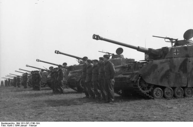 An SS Panzer Division in France. By Bundesarchiv, Bild 101I-297-1740-19A / Kurth / CC-BY-SA 3.0, CC BY-SA 3.0 de, https://commons.wikimedia.org/w/index.php?curid=5476944
