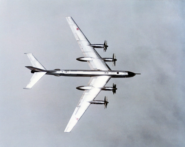 Tu-95 seen in flight. The version used for the test was a Tu-95V. Wikipedia / Public Domain