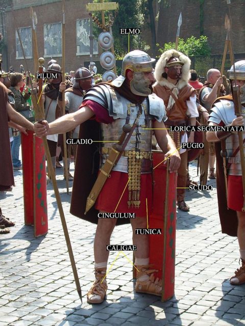 Equipment of Roman Legionnaire (Di MarteN253 Original uploader was Marten253 CC BY-SA 3.0 / Wikipeia)