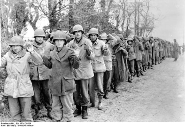 U.S. POWs on 22 December 1944 (Bundesarchiv, Bild 183-J28589 / CC-BY-SA 3.0 / Wikipedia)