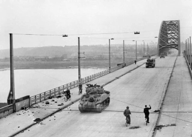Sherman tanks from XXX Corps cross the Nijmegen Bridge. Image Source: Wikimedia Commons/ public domain