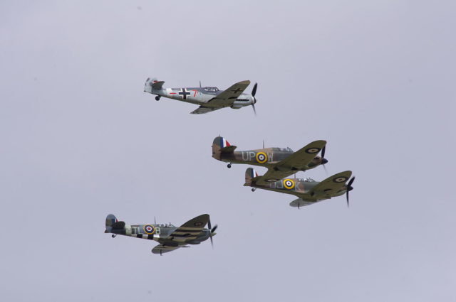 Messerschmitt Bf109 D-FWME, Hurricane R4118, Spitfire P7350 and Spitfire PL344 in flight at the Royal International Air Tattoo at RAF Fairford. By tataquax – CC BY-SA 2.0