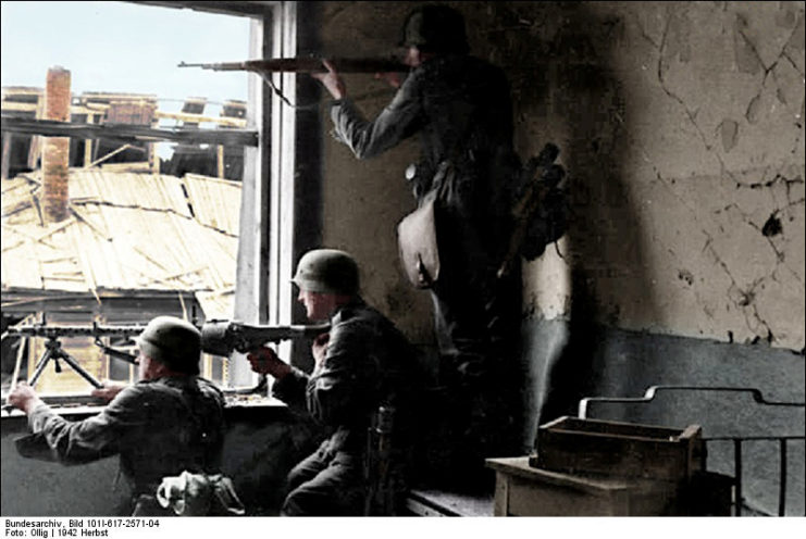 German soldiers during the battle of Stalingrad. Bundesarchiv – CC-BY SA 3.0