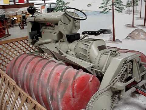 A screw-propelled Snowmobile from 1926. By refractionless – CC BY-SA 2.0