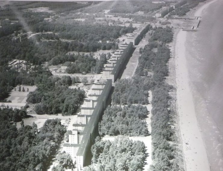Prora is seriously massive – this aerial view gives you an idea of just how big. Dackelpaul – CC-BY SA 3.0