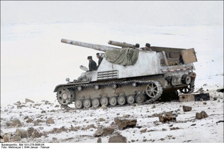 Self-propelled howitzer “Hummel” in Russia – Recolored. By Bundesarchiv – CC BY-SA 3.0 de