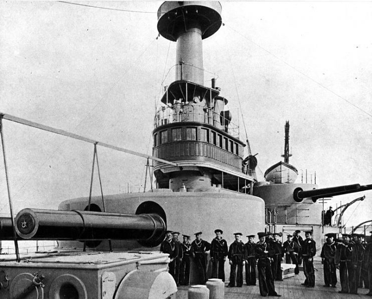 USS Indiana, an example of the intermediate battery principle with its forward 13-inch and forward port 8-inch gun turrets.