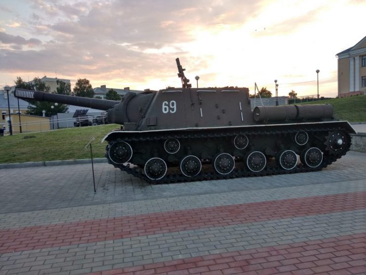 ISU-152 – Photo credit: Ruslan Budnik