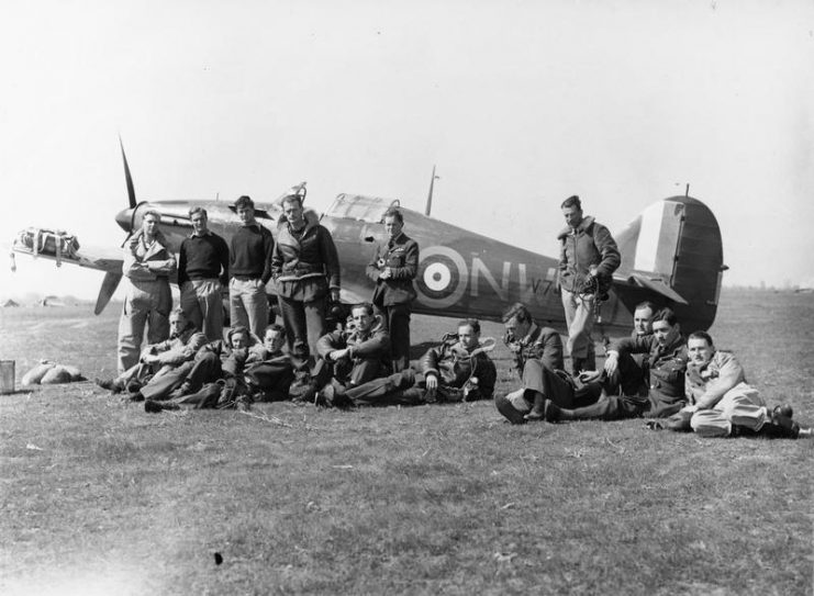 Pattle (sixth from the right, resting on his left elbow), with 33 Squadron c. 1941.