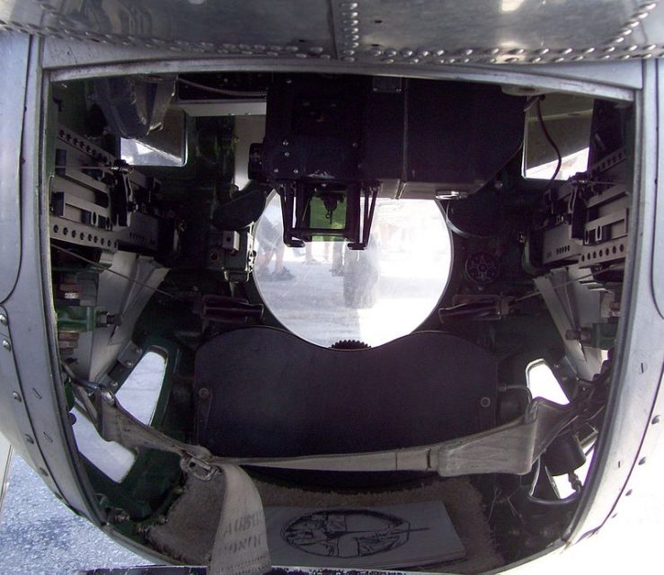 The inside of the ball turret underneath a B-17 Flying Fortress (Yankee Lady).By  Mr.Z-man CC BY-SA 3.0