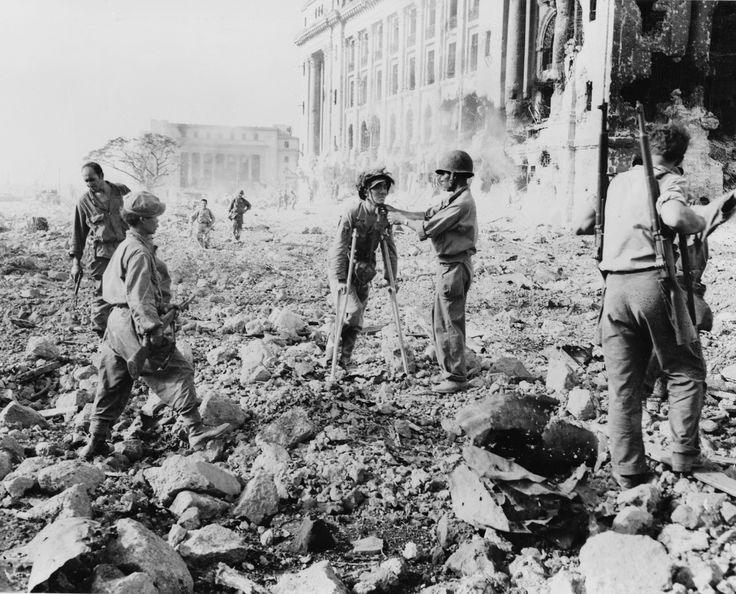 Japapnese troops wounded surrender to US and Filipino soldiers in Manila 1945