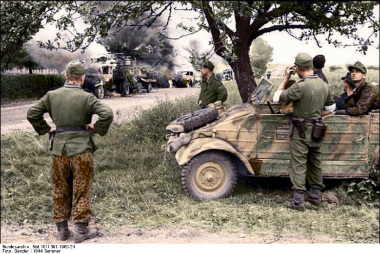 Northern France, soldiers with VW-Kübelwagen Recolored.Photo Genzler CC BY-SA 4.0