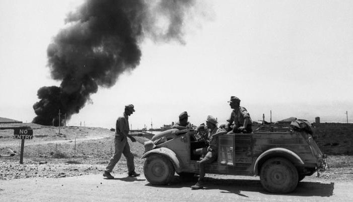 Tobruk, soldiers in VW Kübelwagen.Photo Bundesarchiv, Bild 101I-786-0305-19 : Otto : CC-BY-SA 3.0
