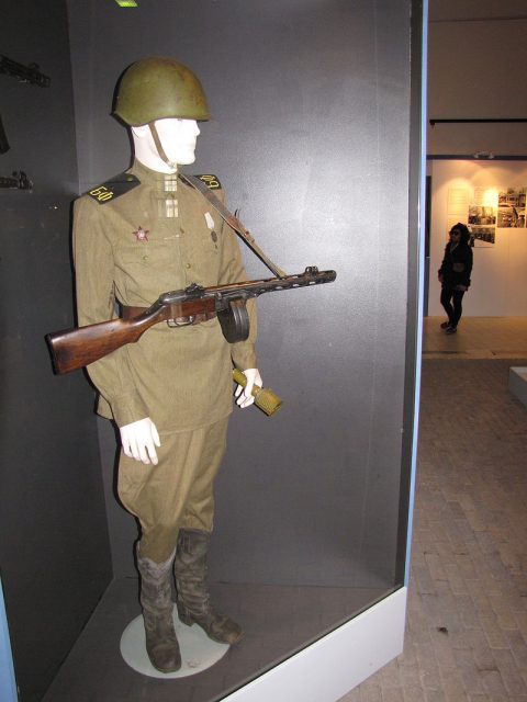 Mannequin in Soviet naval infantry uniform with a  PPSh-41.
