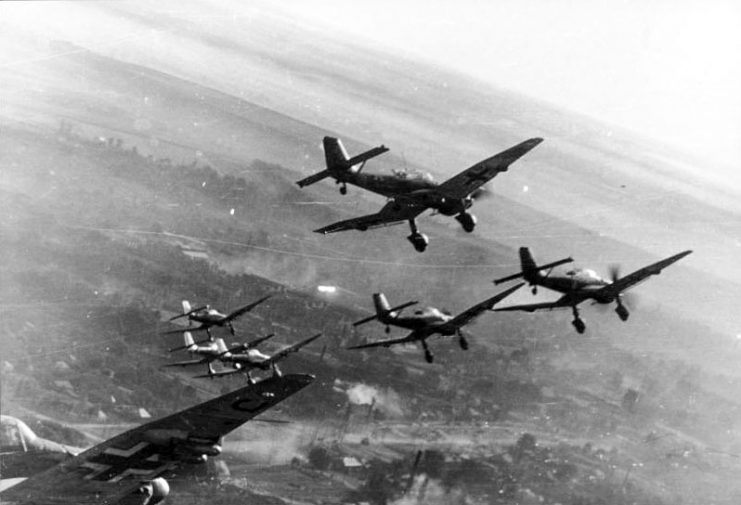 German Stuka dive bombers over the Eastern Front, WWII. A destroyed city is seen in the foreground. Photo: Bundesarchiv, Bild 101I-646-5188-17/Opitz/CC-BY-SA 3.0