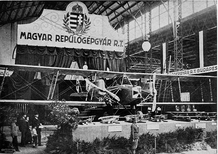 Hansa-Brandenburg G.I(U) twin engined bomber, produced by UFAG (Hungarian airplane factory), 1917.
