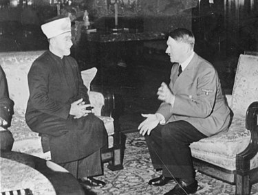 Haj Amin al-Husseini meeting with Adolf Hitler (November 28, 1941). Bundesarchiv, Bild 146-1987-004-09A / Heinrich Hoffmann / CC-BY-SA 3.0