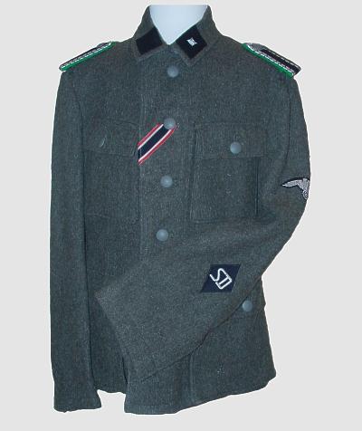 M43 uniform with SS Sicherheitsdienst insignia. Photo by Viborg~commonswiki CC BY-SA 3.0
