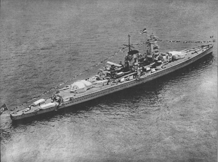 Admiral Graf Spee, à flot.