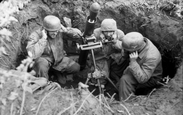 German Paratroopers with a heavy mortar.