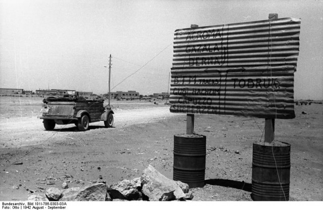 Nordafrika, VW-Kübel, Straßenschild