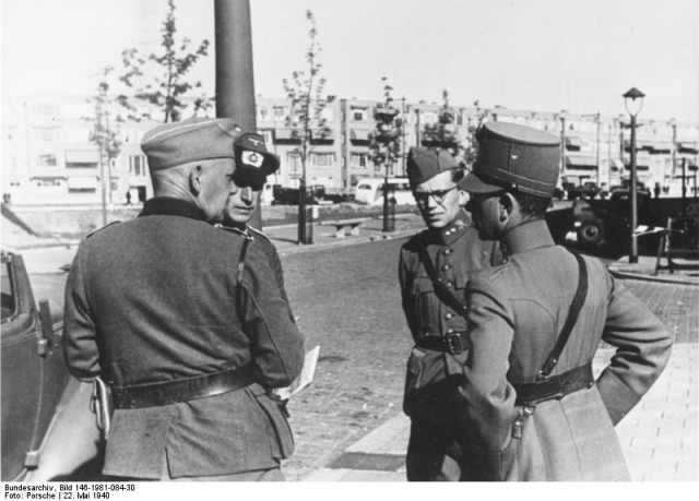 The capitulation is discussed by German and Dutch officers.