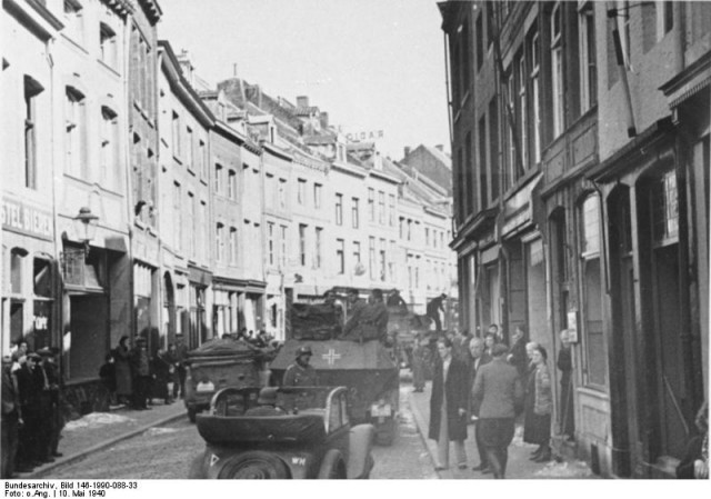German troups and equipment in the streets of  Maastricht.