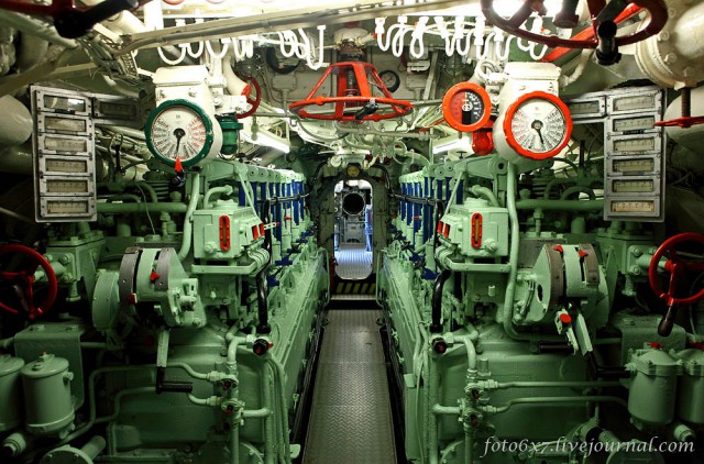 U-995: the massive diesel engines. Photo:foto6x7.livejournal.com