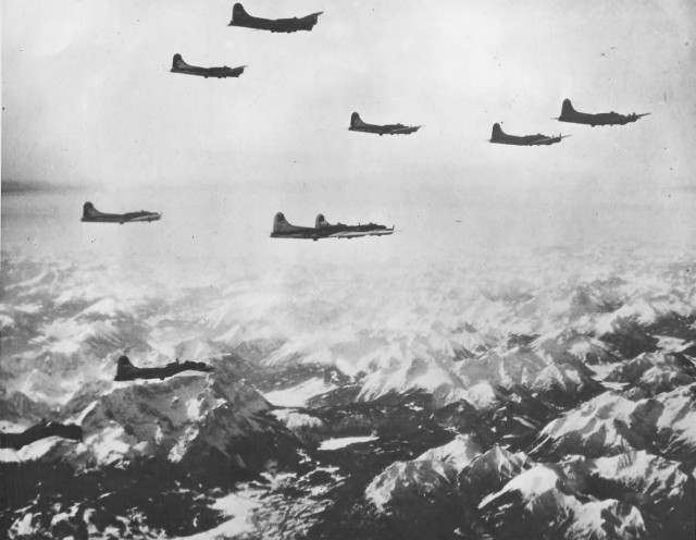 8th_AF_B-17_Flying_Fortress_over_Alps_to_Munich_Railyards