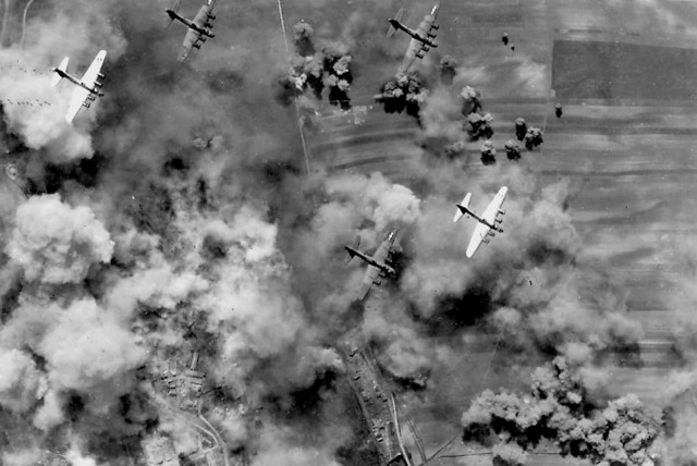 aerial_view_of_a_15th_Air_Force_B-17_group_bombing_Vienna_in_April_1944