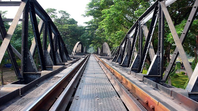 800px-Railway_bridge_over_the_river_kwai