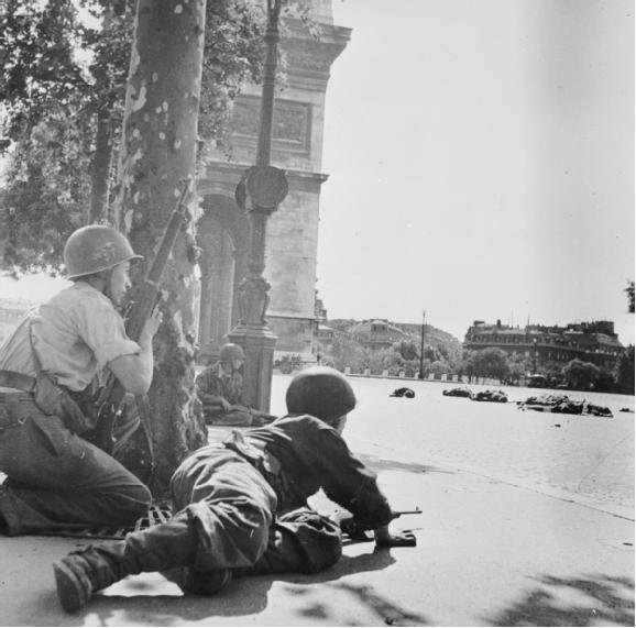 Liberation_of_Paris_2nd_French_Armoured_Division_shoot_at_German_snipers