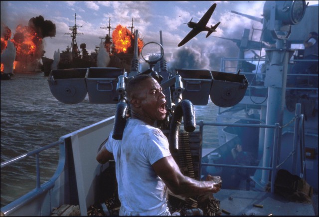 still-of-cuba-gooding-jr.-in-pearl-harbor-(2001)-large-picture