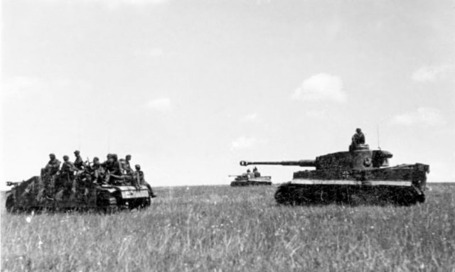 Bundesarchiv_Bild_101III-Cantzler-077-24,_Russland,_Vormarsch_deutscher_Panzer